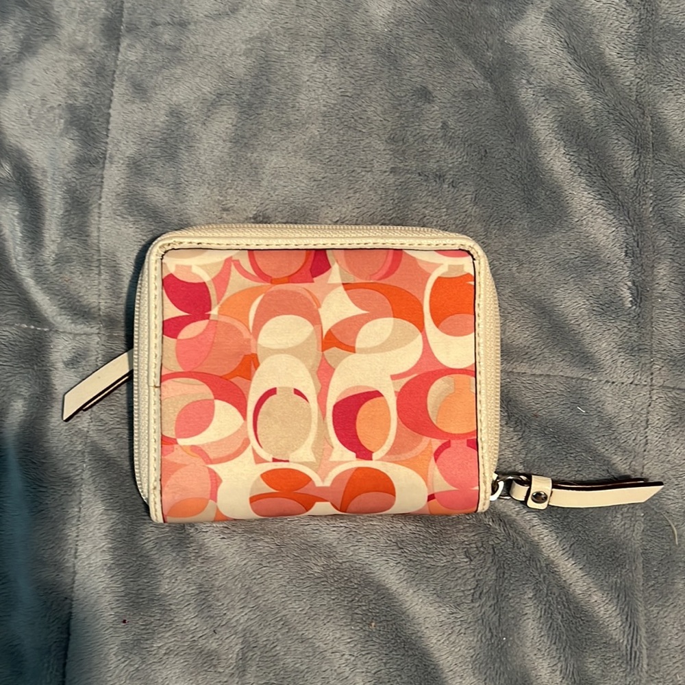 COACH Daisy Signature Kaleidoscope medium wallet - Picture 5 of 8
